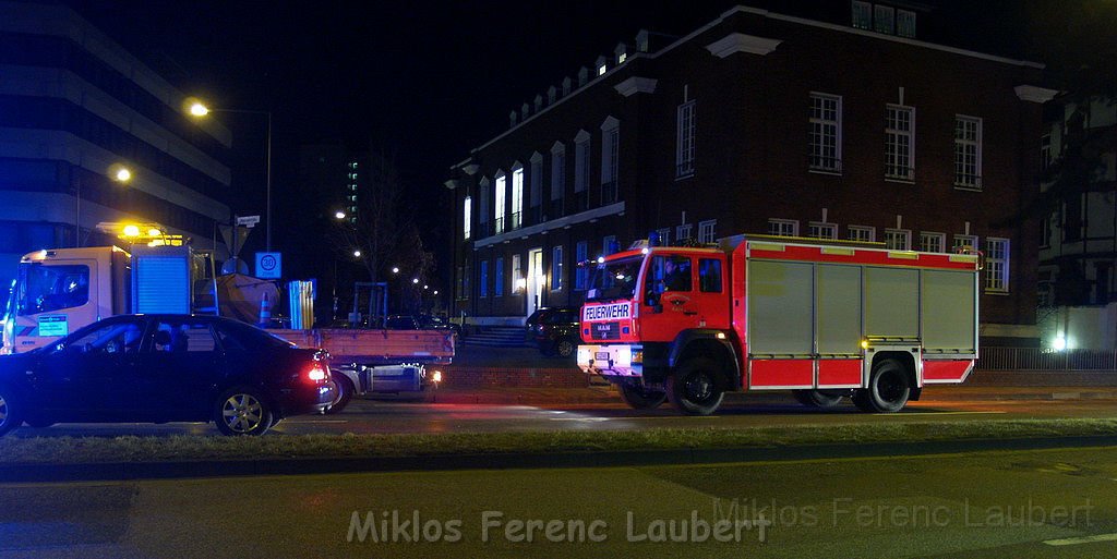 VU BMW fuhr in Baugrube Konrad Adenauer Ufer P59.JPG